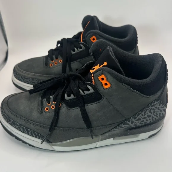 Jordan Shoes Black and Orange - Picture 2 of 9
